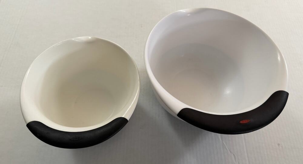 Lot Of 2 Oxo Nesting Bowls Used